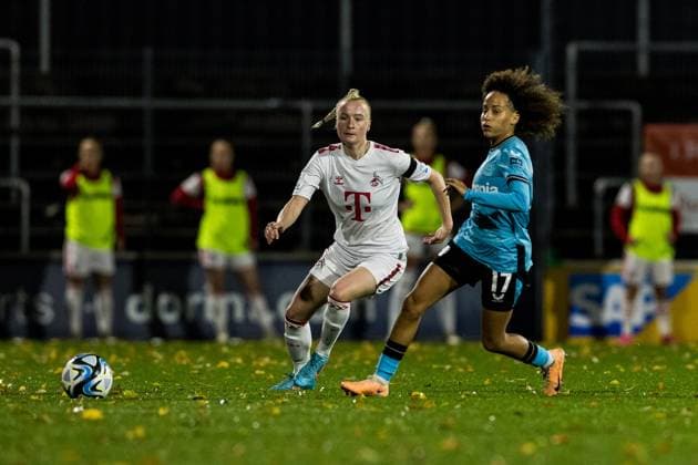 GOOGLE PIXEL Frauen Bundesliga: 1. FC Koeln - Bayer 04 Leverkusen; 20.10.2023 Anna Gerhardt (1. FC Koeln, 21), Amira Arfaoui (Bayer 04 Leverkusen, 17) GOOGLE PIXEL Frauen Bundesliga, 1. FC Koeln - Bayer 04 Leverkusen, Koeln, Franz-Kremer-Stadion am 20.10.2023 DFB REGULATIONS PROHIBIT ANY USE OF PHOTOGRAPHS AS IMAGE SEQUENCES AND OR QUASI-VIDEO. Copyright: xBEAUTIFULxSPORTS Wunderlx