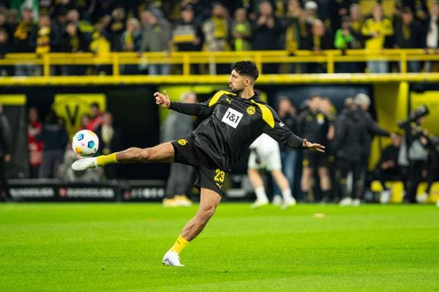 1. Fussball Bundesliga: Borussia Dortmund - SV Werder Bremen, 20.10.2023 Emre Can (Borussia Dortmund, 23) beim Aufwaermen 1. Fussball Bundesliga 8. Spieltag: Borussia Dortmund - SV Werder Bremen, Dortmund, Signal Iduna Park, 20.10.2023 DFL Regulations prohibit any of use of photographs as image sequences and quasi video Copyright: xBEAUTIFULxSPORTS Buriakovx