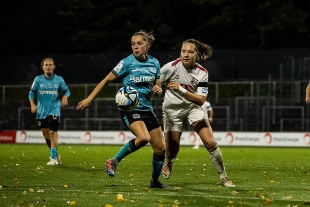 GOOGLE PIXEL Frauen Bundesliga: 1. FC Koeln - Bayer 04 Leverkusen; 20.10.2023 Janou Levels (Bayer 04 Leverkusen, 5), Lotta Cordes (1. FC Koeln, 6) GOOGLE PIXEL Frauen Bundesliga, 1. FC Koeln - Bayer 04 Leverkusen, Koeln, Franz-Kremer-Stadion am 20.10.2023 DFB REGULATIONS PROHIBIT ANY USE OF PHOTOGRAPHS AS IMAGE SEQUENCES AND OR QUASI-VIDEO. Copyright: xBEAUTIFULxSPORTS Wunderlx
