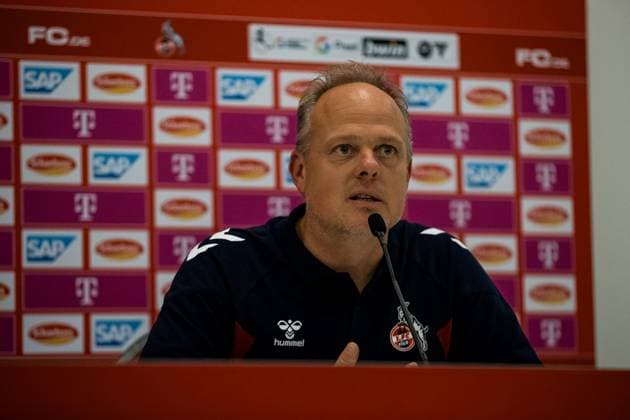 GOOGLE PIXEL Frauen Bundesliga: 1. FC Koeln - Bayer 04 Leverkusen; 20.10.2023 Daniel Weber (Trainer 1. FC Koeln) in der Pressekonferenz GOOGLE PIXEL Frauen Bundesliga, 1. FC Koeln - Bayer 04 Leverkusen, Koeln, Franz-Kremer-Stadion am 20.10.2023 DFB REGULATIONS PROHIBIT ANY USE OF PHOTOGRAPHS AS IMAGE SEQUENCES AND OR QUASI-VIDEO. Copyright: xBEAUTIFULxSPORTS Wunderlx