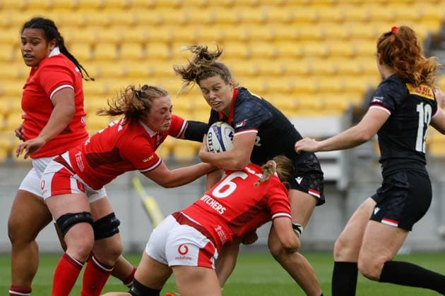 Wellington, New Zealand, 21 October 2023: Welsh flanker Alisha Butchers makes a telling tackle. Canada v Wales. WXV1 womens international rugby tournament. Sky Stadium. Wellington. New Zealand (Joe Serci SPP) Copyright: xJoexSercix xSPPx spp-en-JoSeSp-SPP - Joe Serci - Canada v Wales-1