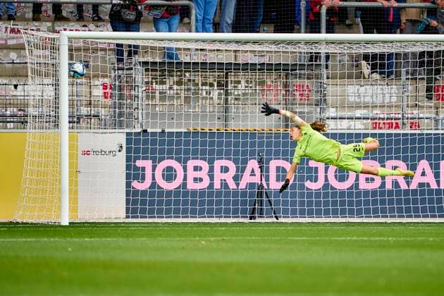 tor von Nadja Burkard (22, 1. FC Nürnberg FCN ) (nicht im Bild). - Julia Kassen ( 29 , SC Freiburg ) 21.10.2023 - Fussball - Saison 2023 2024 - 1. Frauen - Fussball - Bundesliga - 05. Spieltag: SC Freiburg - 1. FC Nürnberg FCN ( Club ) - Sportfoto Zink PeKo - xpexkox -