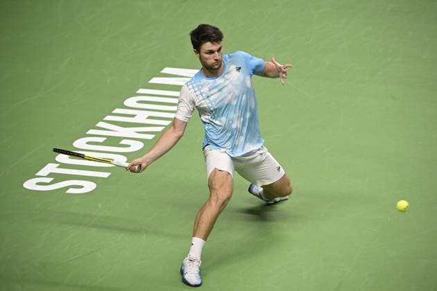 STOCKHOLM 20231021 Miomir Kecmanovic, Serbien, under semifinalen mot ryssen Pavel Kotov under tennisturneringen Nordic Open i Kungliga tennishallen. STOCKHOLM SVERIGE x10040x