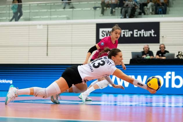 2. Bundesliga Frauen Pro: Schwarz-Weiss Erfurt vs. Binder Blaubaeren TSV Flacht; Erfurt; 21.10.2023 Lara Alyssa Darowski ( 13; Schwarz-Weiss Erfurt) 2. Bundesliga Frauen Pro: Schwarz-Weiss Erfurt vs. Binder Blaubaeren TSV Flacht; Riethsporthalle Erfurt; 21.10.2023 Copyright: xBEAUTIFULxSPORTS Duehringx