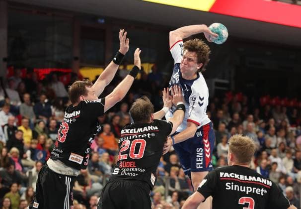 Sport Themen der Woche KW42 Sport Bilder des Tages 21.10.2023 - Handball - 1. Bundesliga LIQUI MOLY HBL - Saison 2023 2024 - 10. Spieltag: HC Erlangen Metropolregion Nürnberg HCE - SG Flensburg-Handewitt - DaMa - xdaxmax - Nikolai Link (33, HC Erlangen HCE ) Nico Büdel Buedel (20, HC Erlangen ) Lasse Möller Moeller (64, SG Flensburg-Handewitt ) Mads Peter Lonborg (3, HC Erlangen HCE ) *** 21 10 2023 Handball 1 Bundesliga LIQUI MOLY HBL Season 2023 2024 10 Matchday HC Erlangen Metropolregion Nürnberg HCE SG Flensburg Handewitt DaMa xdaxmax Nikolai Link 33, HC Erlangen HCE Nico Büdel Buedel 20, HC Erlangen Lasse Möller Moeller 64, SG Flensburg Handewitt Mads Peter Lonborg 3, HC Erlangen HCE