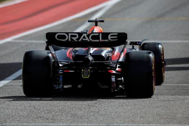 01 VERSTAPPEN Max (nld), Red Bull Racing RB19, action during the 2023 Formula 1 Lenovo United States Grand Prix, 18th round of the 2023 Formula One World Championship, WM, Weltmeisterschaft from October 20 to 22, 2023 on the Circuit of The Americas, in Austin, USA - F1 - US GRAND PRIX 2023 DPPI Panoramic  00123040__R3_1093