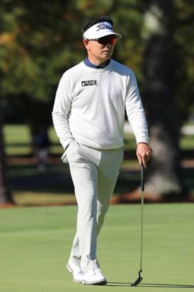 RICHMOND, VA - OCTOBER 21: Y.E. Yang strolls onto the 2nd green during the second round of the Dominion Energy Charity Classic on October 21, 2023, at The Country Club of Virginia played on the James River Course in Richmond, VA. (Photo by Lee Coleman Icon Sportswire) GOLF: OCT 21 PGA, Golf Herren Tour Champions Dominion Energy Charity Classic EDITORIAL USE ONLY Icon1552310210022