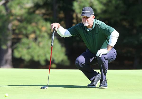 RICHMOND, VA - OCTOBER 21: Marco Dawson surveys the slope of the 17th green during the second round of the Dominion Energy Charity Classic on October 21, 2023, at The Country Club of Virginia played on the James River Course in Richmond, VA. (Photo by Lee Coleman Icon Sportswire) GOLF: OCT 21 PGA, Golf Herren Tour Champions Dominion Energy Charity Classic EDITORIAL USE ONLY Icon1552310210362