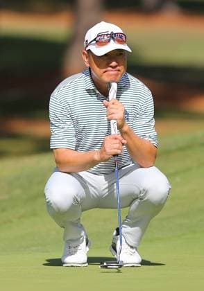 RICHMOND, VA - OCTOBER 21: Charlie Wi surveys the slope of the 17th green during the second round of the Dominion Energy Charity Classic on October 21, 2023, at The Country Club of Virginia played on the James River Course in Richmond, VA. (Photo by Lee Coleman Icon Sportswire) GOLF: OCT 21 PGA, Golf Herren Tour Champions Dominion Energy Charity Classic EDITORIAL USE ONLY Icon1552310210442