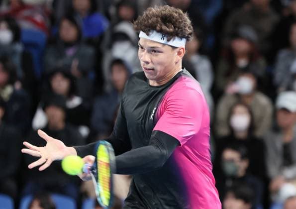 October 22, 2023, Tokyo, Japan - Ben Shelton of the United States returns the ball against Russia s Aslan Karatsev during the final of the Japan Open tennis championships at the Ariake Colosseum in Tokyo on Suniday, October 22, 2023. Shelton defeated Aslan Karatsev of Russia in the final. (photo by Yoshio Tsunoda AFLO) Noxthirdxpartyxsales  (0309706134st)