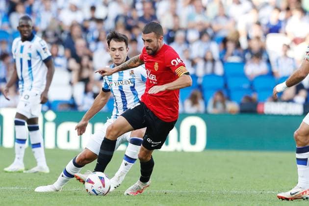 (L-R) Martin Zubimendi (Sociedad), Dani Rodriguez (Mallorca), OCTOBER 21, 2023 - Football Soccer : Spanish LaLiga EA Sports match between Real Sociedad 1-0 RCD Mallorca at the Reale Arena in San Sebastian, Spain. Noxthirdxpartyxsales  (233282804)