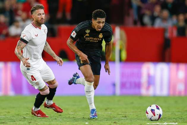 ESP: Sevilla FC - Real Madrid CF. La Liga EA Sports. Date 10 Jude Bellingham of Real Madrid and Sergio Ramos of Sevilla FC during the La Liga match between Sevilla FC and Real Madrid CF played at Ramon Sanchez Pizjuan Stadium on October 21 in Sevilla, Spain. kpng Copyright: xAntonioxPozox xPRESSINPHOTOx PS_231021_090