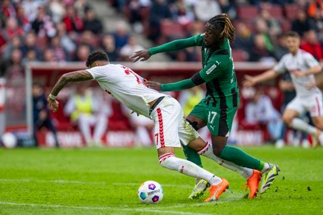 Fußball: 1. Bundesliga, Saison 2023 2024, 8. Spieltag, 1. FC Köln - Borussia Mönchengladbach am 22.10.2023 im Rheinenergie Stadion in Köln. Kölns Davie Selke (l.) und Gladbachs Manu Kone kämpfen um den Ball. WICHTIGER HINWEIS: Gemäß den Vorgaben der DFL Deutsche Fußball Liga bzw. des DFB Deutscher Fußball-Bund ist es untersagt, in dem Stadion und oder vom Spiel angefertigte Fotoaufnahmen in Form von Sequenzbildern und oder videoähnlichen Fotostrecken zu verwerten bzw. verwerten zu lassen. *** Soccer 1 Bundesliga, season 2023 2024, 8 match day, 1 FC Cologne Borussia Mönchengladbach on 22 10 2023 at the Rheinenergie Stadium in Cologne Cologne Davie Selke l and Gladbachs Manu Kone fight for the ball IMPORTANT NOTE According to the requirements of the DFL German Football League and the DFB German Football Association is prohibited in the stadium and or from the game made photographs in the form of sequence pictures and or video-like photo series to exploit or exploit to let Copyright: xKirchner DavidxInderliedx