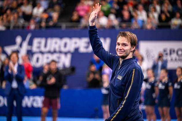 Kazach Alexander Bublik celebrates with the trophy after winning the singles final match between Bublik and Fils, at the European Open Tennis ATP, Tennis Herren tournament, in Antwerp, Sunday 22 October 2023. LAURIExDIEFFEMBACQ  x78290160x