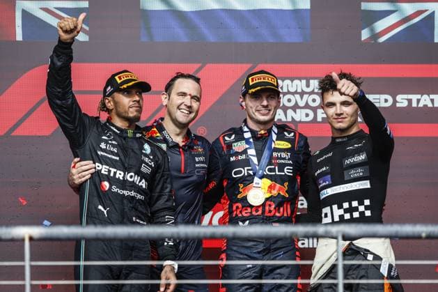 Bilder des Jahres 2023, Sport 10 Oktober Sport Themen der Woche KW42 Sport Bilder des Tages HAMILTON Lewis (gbr), Mercedes AMG F1 Team W14, portrait VERSTAPPEN Max (ned), Red Bull Racing RB19, portrait NORRIS Lando (gbr), McLaren F1 Team MCL60, portrait podium during the 2023 Formula 1 Lenovo United States Grand Prix, 18th round of the 2023 Formula One World Championship, WM, Weltmeisterschaft from October 20 to 22, 2023 on the Circuit of The Americas, in Austin, USA - F1 - US GRAND PRIX 2023 - RACE DPPI Panoramic  00123041__R3_4147