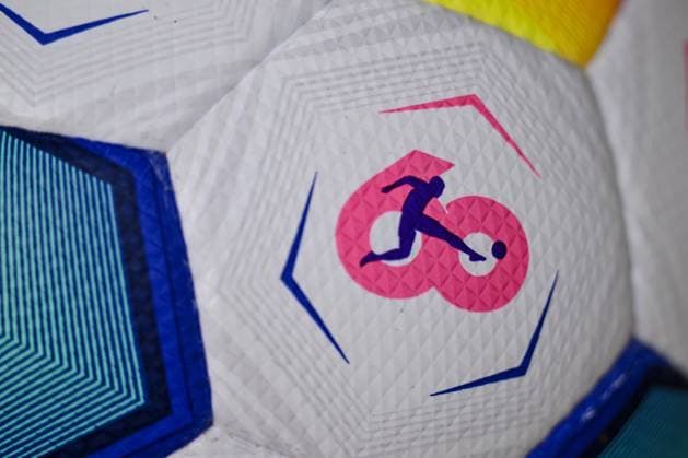 22.10.2023, Heidenheim, Germany, Voith Arena, 1.FC Heidenheim vs 1.FC Augsburg - 1.Bundesliga, . 60 Jahre Bundesliga logo auf dem Spielball (Foto H. Langer) DFB DFL REGULATIONS PROHIBIT ANY USE OF PHOTOGRAPHS AS IMAGE SEQUENCES AND OR QUASI-VIDEO. Heidenheim Voith Arena Germany