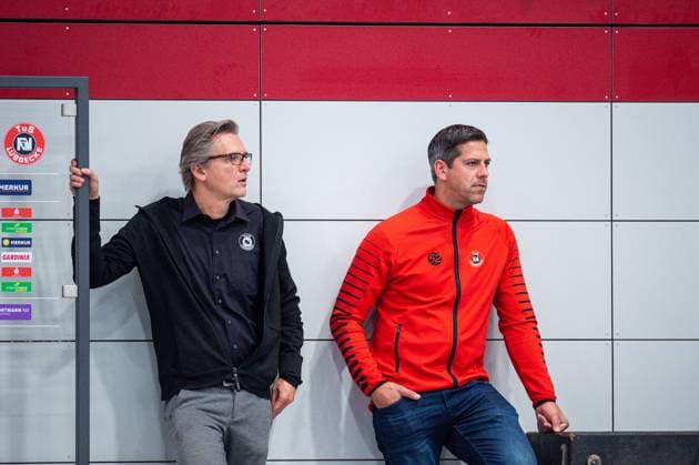 21.10.2023 - Handball, 2023 2024, 2. Bundesliga, 8. Spieltag, TuS-N-Lübbecke - GWD Minden: (L-R) Torsten Appel (Geschäftsführer - Lübbecke), Rolf Hermann (Sportlicher Leiter - Lübbecke)