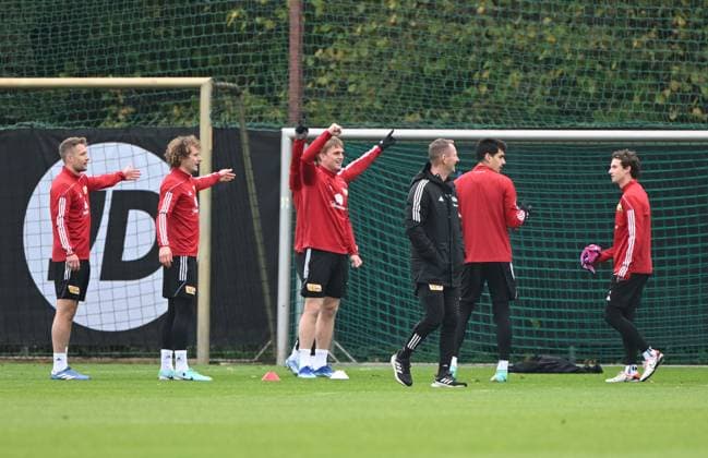 Fussball, Herren, Saison 2023 2024, Champions League, Training des 1. FC Union Berlin am Stadion An der Alten Försterei am Tag vor dem Spiel gegen die SSC Neapel, v. l. Paul Jaeckel (1. FC Union Berlin), Alex Kral (1. FC Union Berlin), Mikkel Kaufmann (1. FC Union Berlin), Diogo Leite (1. FC Union Berlin), Brenden Aaronson (1. FC Union Berlin), 23.10. 2023, Copyright: xMatthiasxKochx