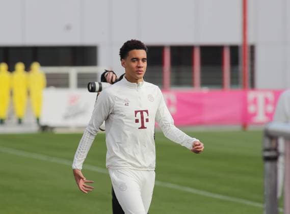 München, Deutschland 23. Oktober 2023: Fussball, Herren, Saison 2023 2024, FC Bayern München, Säbener Strasse, Trainingsgelände, Training, Abschlusstraining, Champions League Jamal Musiala (FC Bayern München) Kopf, Oberkörper