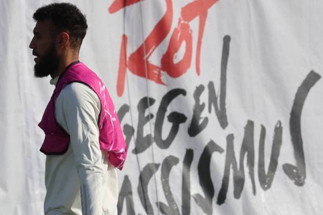 40 Noussair Mazraoui, Slogan, Portraet, Portrait, Fussball Abschlusstraining des FC Bayern Muenchen vor dem UEFA Champions League-Spiel gegen Galatasaray Istanbul 23.10.2023 Trainingsgelaende, Saebenerstr. FOTO: Mladen Lackovic LakoPress