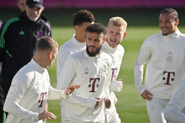 Noussair Mazraoui (Bayern Muenchen), li:Joshua KIMMICH (Bayern Muenchen), hi:Trainer Thomas TUCHEL (Bayern Muenchen). Jamal MUSIALA (Bayern Muenchen), Matthijs DE LIGT (Bayern Muenchen).Leroy SANE (Bayern Muenchen) Abschlusstraining FC Bayern vor dem CL Spiel gegen Galatasaray Istanbul am 23.10.2023,