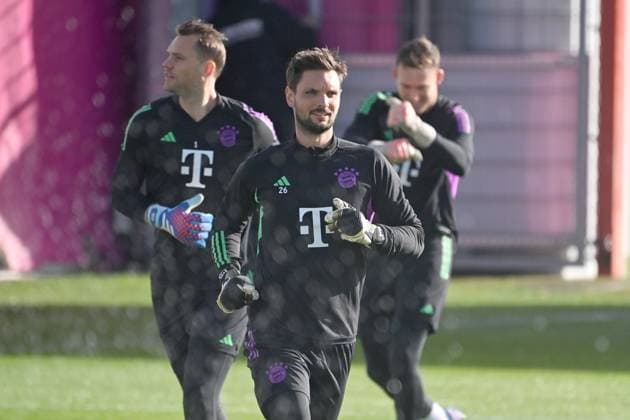von vorne:Sven ULREICH,Torwart (Bayern Muenchen), Manuel NEUER (Torwart Bayern Muenchen), Torwart Daniel PERETZ (Bayern Muenchen) . Abschlusstraining FC Bayern vor dem CL Spiel gegen Galatasaray Istanbul am 23.10.2023,