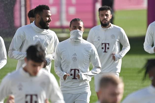 Eric Maxim Choupo-Moting (Bayern Muenchen) mt Leroy SANE (Bayern Muenchen), Noussair Mazraoui (Bayern Muenchen). Abschlusstraining FC Bayern vor dem CL Spiel gegen Galatasaray Istanbul am 23.10.2023,