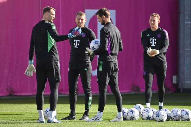 v.li:Manuel NEUER (Torwart Bayern Muenchen), Torwarttrainer Michael RECHNER (Bayern Muenchen), Sven ULREICH,Torwart (Bayern Muenchen), Torwart Daniel PERETZ (Bayern Muenchen) . Abschlusstraining FC Bayern vor dem CL Spiel gegen Galatasaray Istanbul am 23.10.2023,
