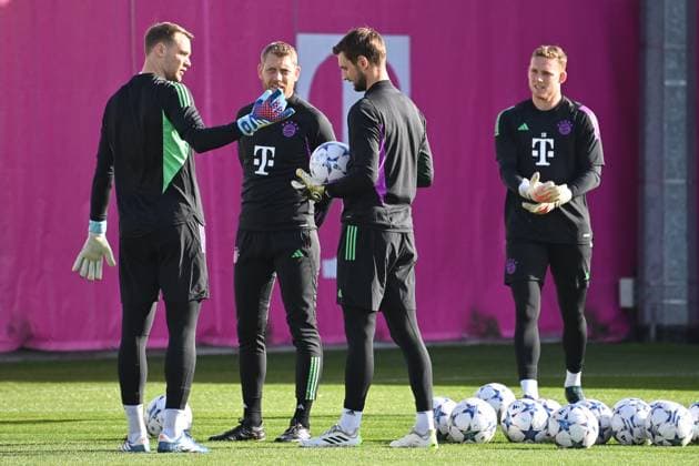 v.li:Manuel NEUER (Torwart Bayern Muenchen), Torwarttrainer Michael RECHNER (Bayern Muenchen), Sven ULREICH,Torwart (Bayern Muenchen), Torwart Daniel PERETZ (Bayern Muenchen) . Abschlusstraining FC Bayern vor dem CL Spiel gegen Galatasaray Istanbul am 23.10.2023,