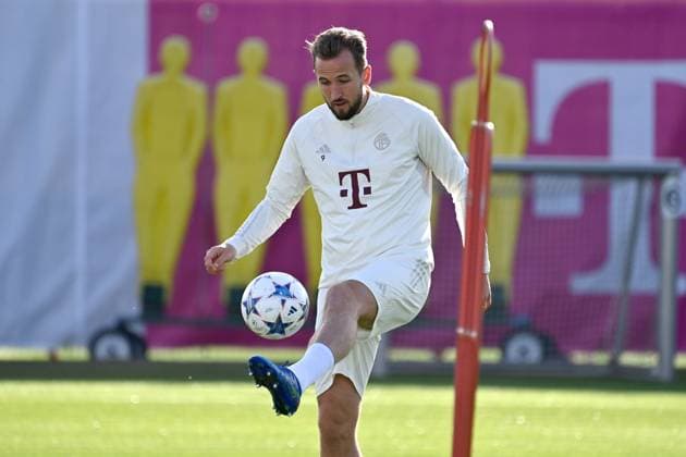 Harry KANE (Bayern Muenchen) am Ball,Aktion,Einzelbild,angeschnittenes Einzelmotiv,Halbfigur,halbe Figur. Abschlusstraining FC Bayern vor dem CL Spiel gegen Galatasaray Istanbul am 23.10.2023,
