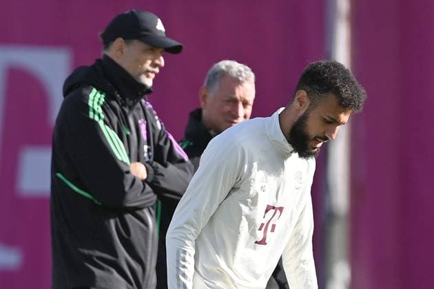Noussair Mazraoui (Bayern Muenchen), hi:Trainer Thomas TUCHEL (Bayern Muenchen) Abschlusstraining FC Bayern vor dem CL Spiel gegen Galatasaray Istanbul am 23.10.2023,