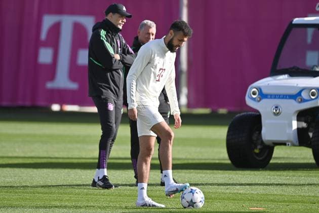 Noussair Mazraoui (Bayern Muenchen), hi:Trainer Thomas TUCHEL (Bayern Muenchen) Abschlusstraining FC Bayern vor dem CL Spiel gegen Galatasaray Istanbul am 23.10.2023,