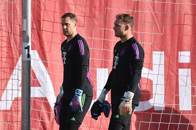 v.li:Manuel NEUER (Torwart Bayern Muenchen), Torwart Daniel PERETZ (Bayern Muenchen) . Abschlusstraining FC Bayern vor dem CL Spiel gegen Galatasaray Istanbul am 23.10.2023,