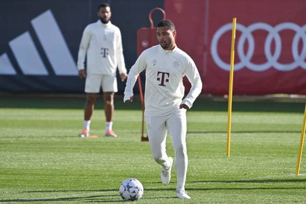Serge GNABRY (FC Bayern Muenchen) am Ball, Aktion. Abschlusstraining FC Bayern vor dem CL Spiel gegen Galatasaray Istanbul am 23.10.2023,