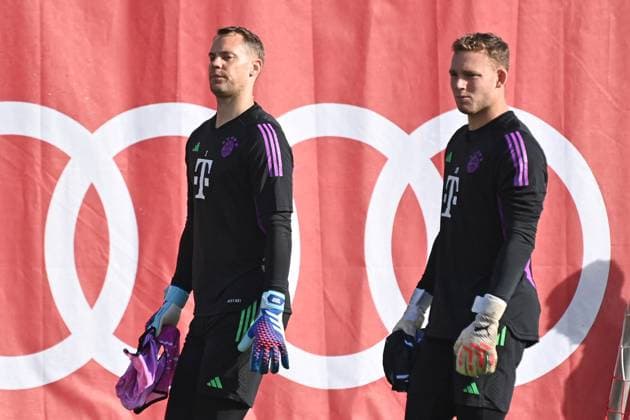 v.li:Manuel NEUER (Torwart Bayern Muenchen), Torwart Daniel PERETZ (Bayern Muenchen) . Abschlusstraining FC Bayern vor dem CL Spiel gegen Galatasaray Istanbul am 23.10.2023,