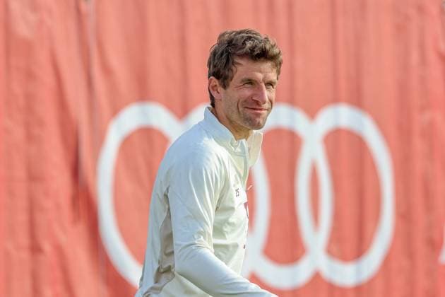 Thomas Mueller (FC Bayern Muenchen, 25) lachend auf dem Weg zum Training, Abschlusstraining. FC Bayern Muenchen, Fussball, Saison 23 24, 23.10.2023, Abschlusstraining. FC Bayern Muenchen, Fussball, Saison 23 24, 23.10.2023 Muenchen Copyright: xEibner-Pressefoto JennixMaulx EP_JML