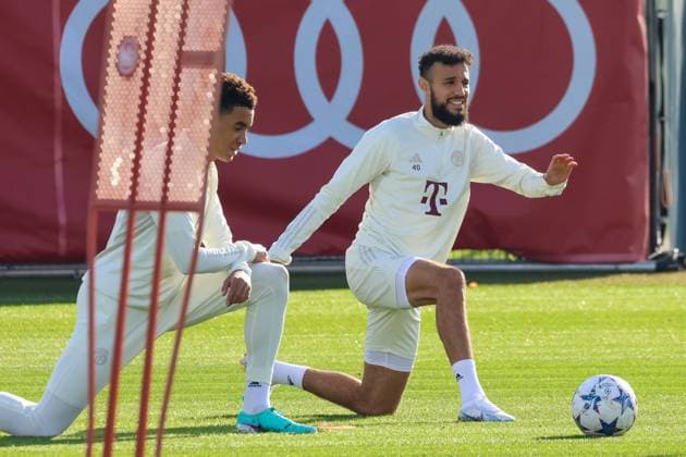 Noussair Mazraoui (FC Bayern Muenchen, 40) mit Jamal Musiala (FC Bayern Muenchen, 42), Abschlusstraining. FC Bayern Muenchen, Fussball, Saison 23 24, 23.10.2023, Abschlusstraining. FC Bayern Muenchen, Fussball, Saison 23 24, 23.10.2023 Muenchen Copyright: xEibner-Pressefoto JennixMaulx EP_JML