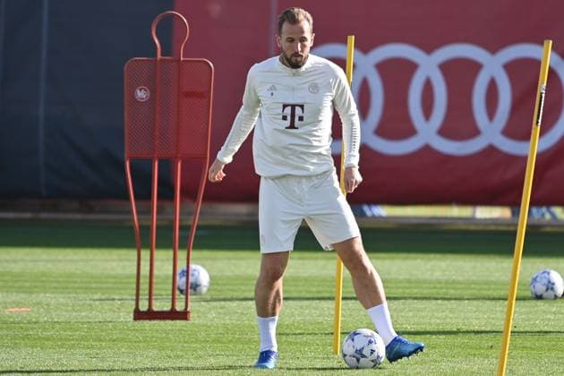 Harry KANE (Bayern Muenchen), am Ball, Aktion,Einzelaktion,Einzelbild, Freisteller,Ganzkoerperaufnahme,ganze Figur Abschlusstraining FC Bayern vor dem CL Spiel gegen Galatasaray Istanbul am 23.10.2023,