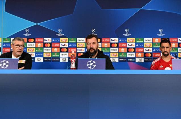 Fussball, Herren, Saison 2023 2024, Champions League, Pressekonferenz des 1. FC Union Berlin im Stadion An der Alten Försterei am Tag vor dem Spiel gegen die SSC Neapel, v. l. Trainer Urs Fischer (1. FC Union Berlin), Stadion- und Pressesprecher Christian Arbeit (1. FC Union Berlin), Rani Khedira (1. FC Union Berlin), 23.10. 2023, Copyright: xMatthiasxKochx