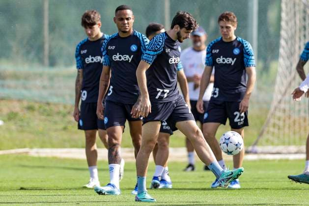 Italy: training session SSC Napoli SSC Napoli™s forward Khvicha Kvaratskhelia controls the ball during training ahead of the UEFA Champions League match against Union Berlin at the Konami Center on 23 October 2023, in Castel Volturno, Italy. ABPH6408 Copyright: xAntonioxBalascox