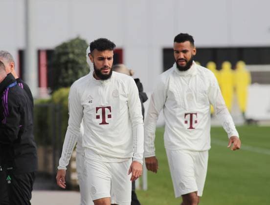 München, Deutschland 23. Oktober 2023: Fussball, Herren, Saison 2023 2024, FC Bayern München, Säbener Strasse, Trainingsgelände, Training, Abschlusstraining, Champions League Noussair Mazraoui (FC Bayern München) auf dem Weg zum Trainingsplatz