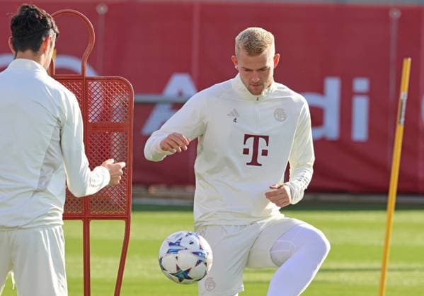 4 Matthijs de Ligt, am Ball, Portraet, Portrait, Fussball Abschlusstraining des FC Bayern Muenchen vor dem UEFA Champions League-Spiel gegen Galatasaray Istanbul 23.10.2023 Trainingsgelaende, Saebenerstr. FOTO: Mladen Lackovic LakoPress