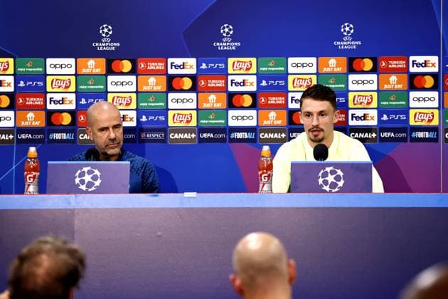 LENS - (l-r) PSV Eindhoven coach Peter Bosz, Olivier Boscagli of PSV Eindhoven during the MD-1 press conference, PK, Pressekonferenz prior to the UEFA Champions League group B match against RC Lens at the Stade Bollaert-Delelis on October 23, 2023 in Lens, France. ANP MAURICE VAN STEEN UEFA Champions League MD-1 2023 2024 xVIxANPxSportx xxANPxIVx 481914873 originalFilename: 481914873.jpg