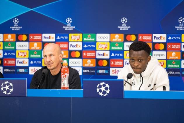 SOCCER - UEFA CL, Inter vs RBS, preview MILAN,ITALY,23.OCT.23 - SOCCER - UEFA Champions League, group stage, FC Internazionale Milano vs Red Bull Salzburg, preview, press conference, PK, Pressekonferenz RBS. Image shows head coach Gerhard Struber (RBS) and Samson Baidoo (RBS).  GEPAxpictures xGintarexKarpaviciute