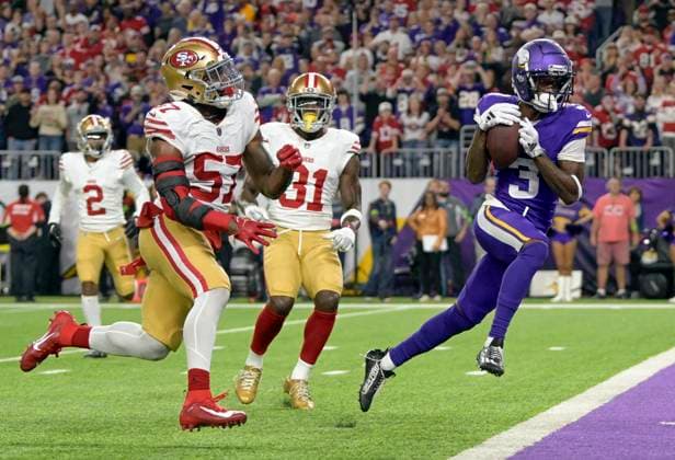 Sport Themen der Woche KW43 Sport Bilder des Tages MINNEAPOLIS, MN - OCTOBER 23: Minnesota Vikings wide receiver Jordan Addison (3) catches a 20-yard pass from Minnesota Vikings quarterback Kirk Cousins (8) for a touchdown during the first quarter of an NFL, American Football Herren, USA game between the Minnesota Vikings and San Francisco 49ers on October 23, 2023, at U.S. Bank Stadium in Minneapolis, MN.(Photo by Nick Wosika Icon Sportswire) NFL: OCT 23 49ers at Vikings EDITORIAL USE ONLY Icon20231023002