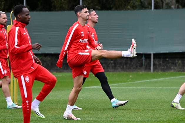 Media activities R Antwerp FC - Champions League 24 10 2023 DEURNE, BELGIUM - OCTOBER 24 : Bataille Jelle defender of Antwerp FC pictured during a training session prior to the UEFA Champions League match between Royal Antwerp FC and FC Porto on October 24, 2023 in Deurne, Belgium, 24 10 2023 Deurne Belgium  Copyright: xPeterxDexVoechtx