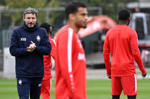 Media activities R Antwerp FC - Champions League 24 10 2023 DEURNE, BELGIUM - OCTOBER 24 : Van Bommel Mark head coach of Antwerp FC pictured during a training session prior to the UEFA Champions League match between Royal Antwerp FC and FC Porto on October 24, 2023 in Deurne, Belgium, 24 10 2023 Deurne Belgium  Copyright: xPeterxDexVoechtx