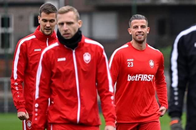 Media activities R Antwerp FC - Champions League 24 10 2023 DEURNE, BELGIUM - OCTOBER 24 : Alderweireld Toby defender of Antwerp FC, Engels Bjorn defender of Antwerp FC and De Laet Ritchie defender of Antwerp FC pictured during a training session prior to the UEFA Champions League match between Royal Antwerp FC and FC Porto on October 24, 2023 in Deurne, Belgium, 24 10 2023 Deurne Belgium  Copyright: xPeterxDexVoechtx