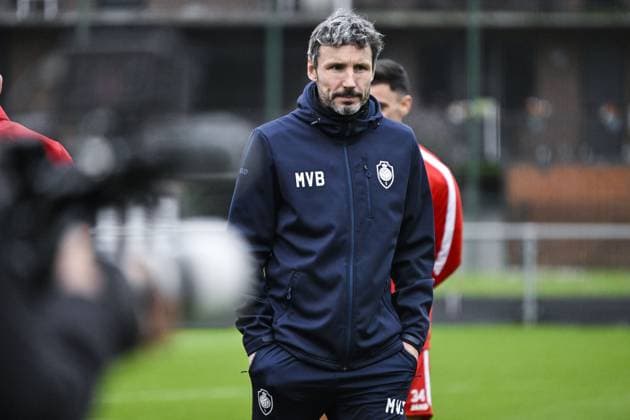 Antwerp s head coach Mark van Bommel pictured during a training of Belgian soccer team Royal Antwerp FC, on Tuesday 24 October 2023 in Antwerp. The team is preparing for tomorrow s game against Portuguese club FC Porto, on day three of the Champions League group stage, in the group H. TOM GOYVAERTS TomxGoyvaerts  x78411840x
