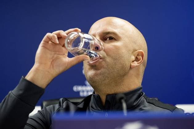 Sport Bilder des Tages ROTTERDAM - Coach of Feyenoord Arne Slot during the MD-1 press conference, PK, Pressekonferenz prior to the UEFA Champions League match against SS Lazio Roma at Feyenoord Stadion de Kuip on October 24, 2023 in Rotterdam, Netherlands. ANP OLAF KRAAK UEFA Champions League 2023 24 2023 2024 xVIxANPxSportx xxANPxIVx 481987134 originalFilename: 481987134.jpg